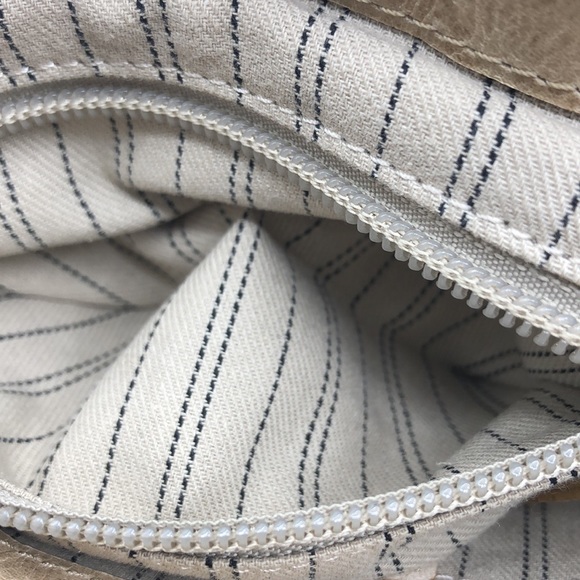 frye saddle bag Crossbody Magnetic snap closure Women’s 7X7” Close - Picture 8 of 12